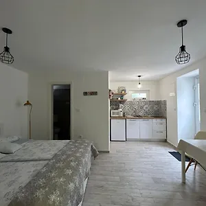 Ana Zadar